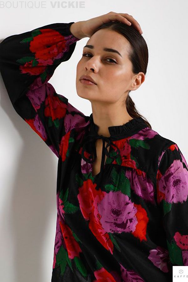 Hauts KAFFE et CULTURE aux motifs flamboyants!
