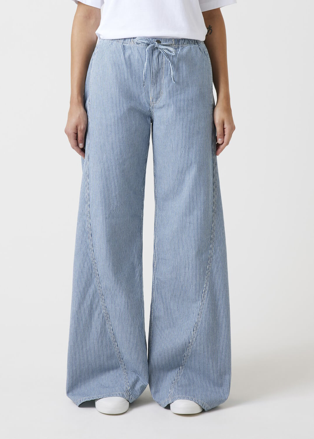 Jeans GUESS JOGGER TWISTED EXTRAWIDE - W6GA2JD7881 - Guess